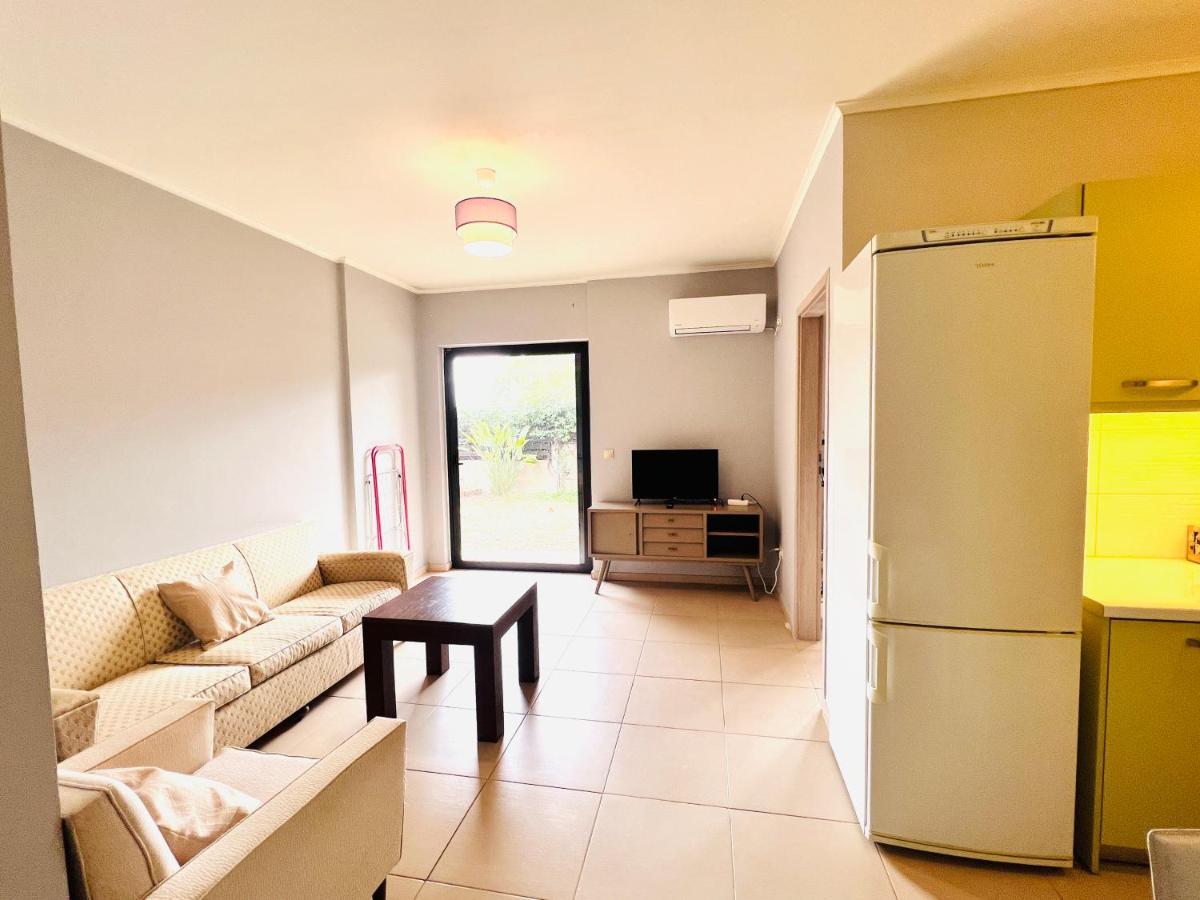 Maos Home Airport Free Shuttle Vravrona Bagian luar foto