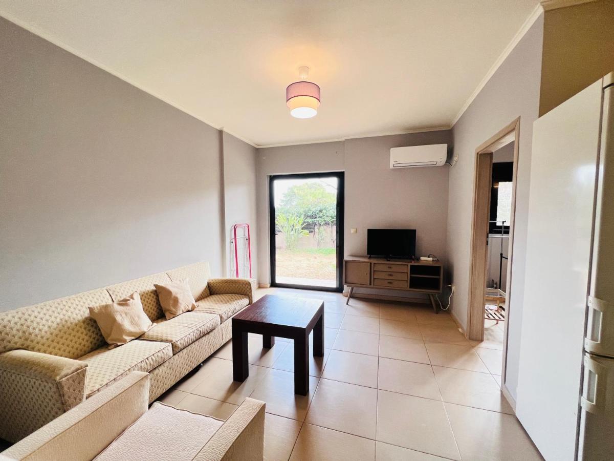 Maos Home Airport Free Shuttle Vravrona Bagian luar foto